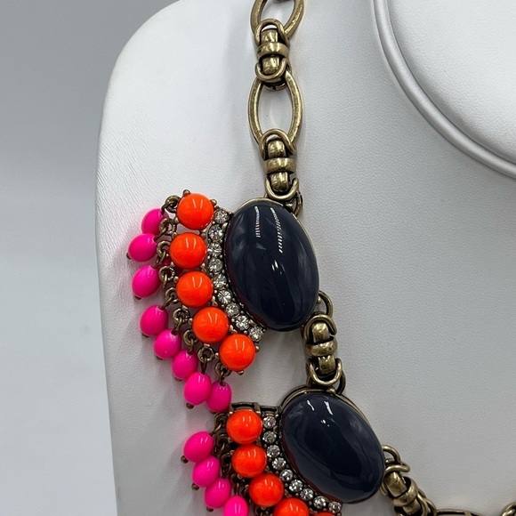 J CREW Fan Fringe statement Necklace Vibrant Fuchsia (Main Line collection) - Picture 4 of 12